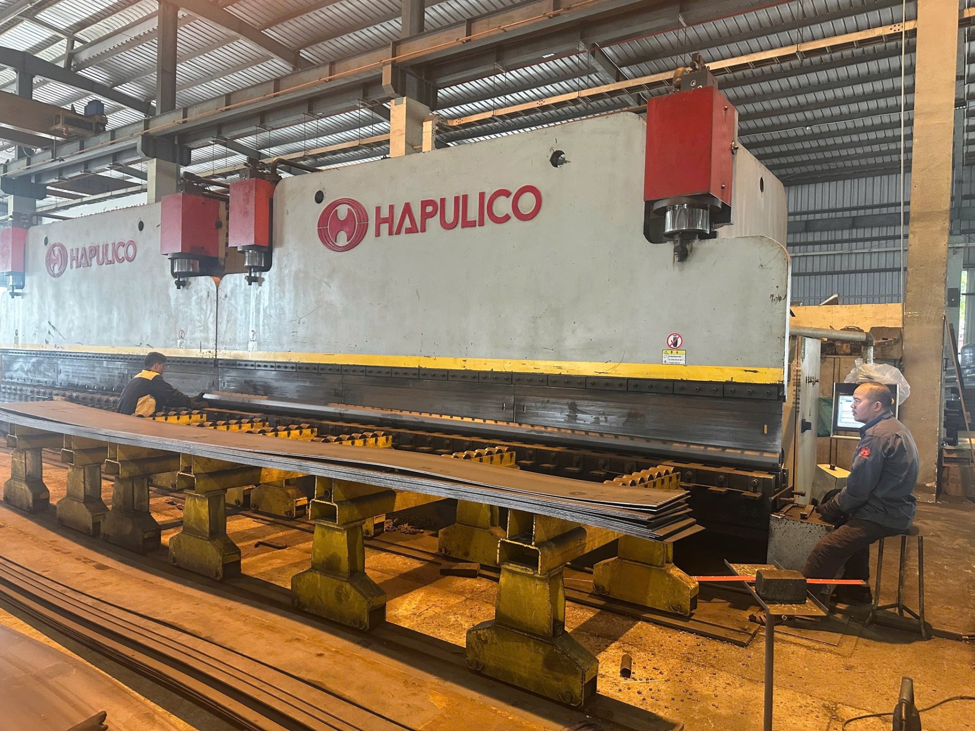 Nhà máy đẩy mạnh sản xuất ngay từ những ngày đi làm đầu Xuân Bính Ngọ