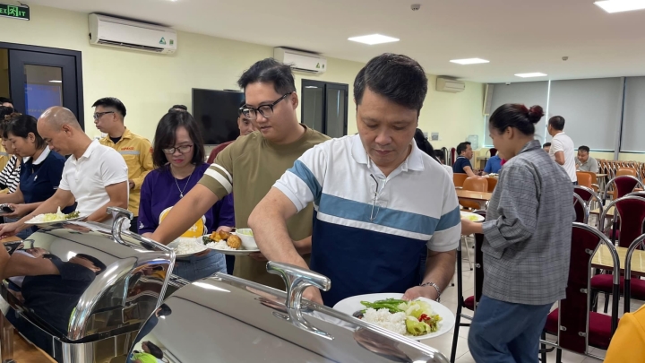 Đổi mới, nâng cao chất lượng bữa ăn ca cho người lao động tại Công ty Hapulico