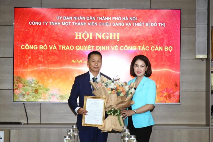 Hội nghị công bố Quyết định của UBND Thành phố về công tác cán bộ