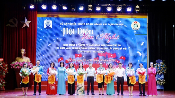 Đội văn nghệ công ty tham gia Hội diễn văn nghệ ngành Xây dựng Hà Nội chào mừng kỷ niệm 70 năm ngày thành lập ngành (10/10/1954-10/10/2024)