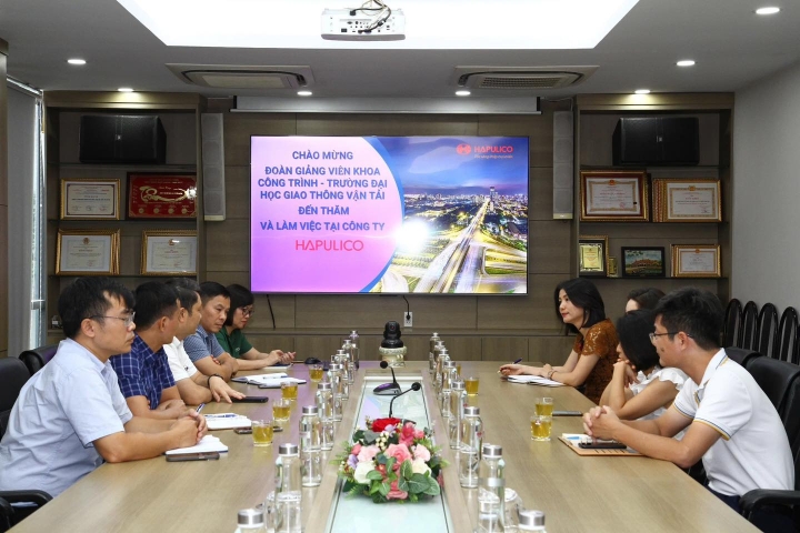 HAPULICO làm việc với Trường Đại học Giao thông Vận tải về hợp tác đào tạo nguồn nhân lực trong lĩnh vực chiếu sáng đô thị
