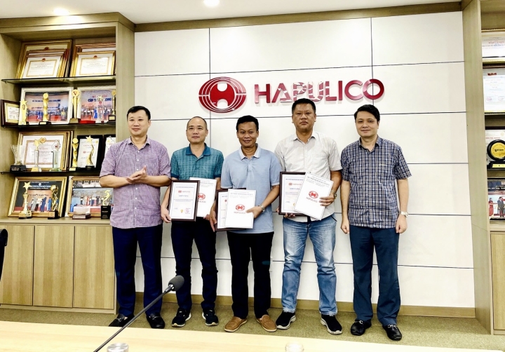 Khen thưởng Nhà máy, Phòng R&D và Công ty CP Vật tư Công nghiệp Hà Nội trong thực hiện nhiệm vụ tháng 9/2025