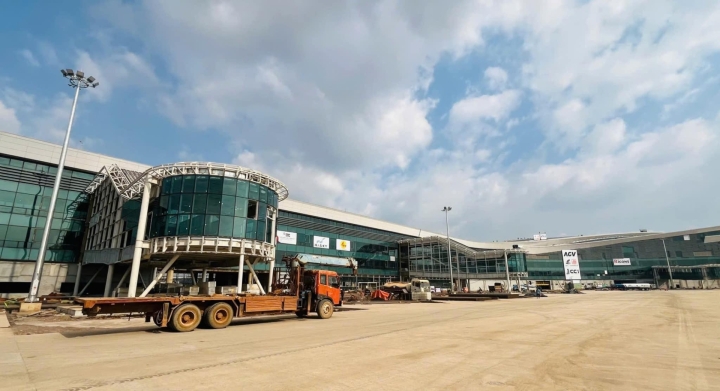 Cột đèn nâng hạ 25m chiếu sáng sân đỗ máy bay thuộc dự án sân bay Long Thành do Hapulico sản xuất và lắp đặt đã sẵn sàng đón chuyến bay đầu tiên ngày 19/12/2025