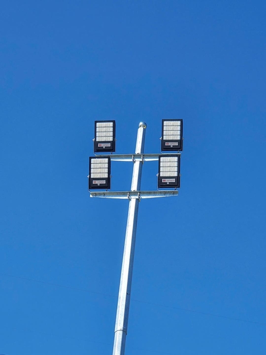 Hệ thống cột thép, đèn Tores và đèn pha Samba do Hapulico cung cấp đã được lắp đặt, vận hành chiếu sáng toàn tuyến cao tốc Quảng Ngãi – Hoài Nhơn, chính thức khánh thành ngày 19/12/2025