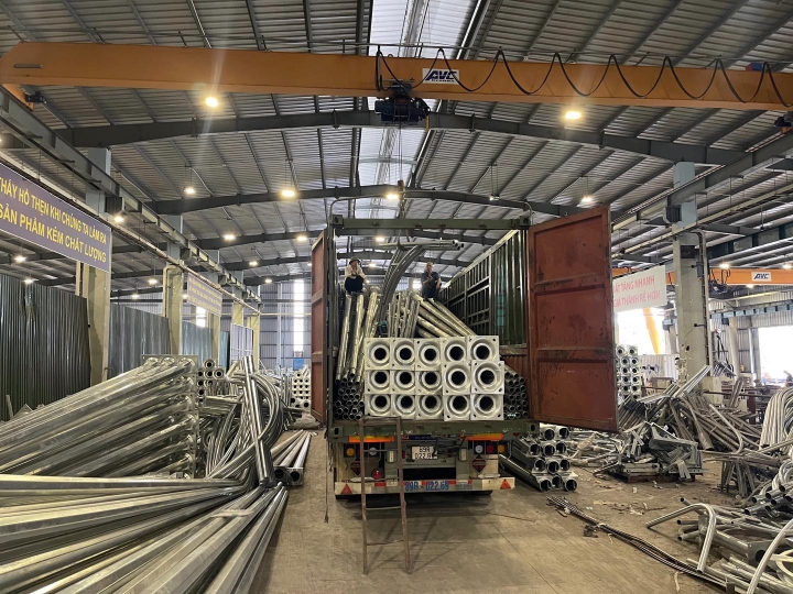 Người lao động Nhà máy HAPULICO thi đua, quyết tâm vượt chỉ tiêu sản xuất tháng 9. 2025