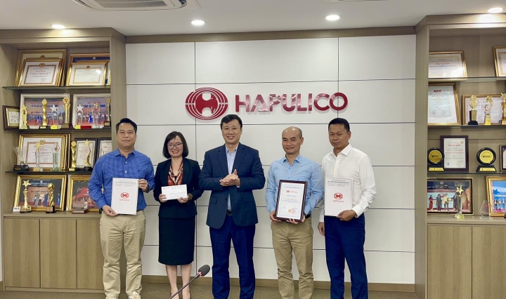 Công ty đã trao Quyết định khen thưởng thành tích đột xuất trong tháng 01/2026